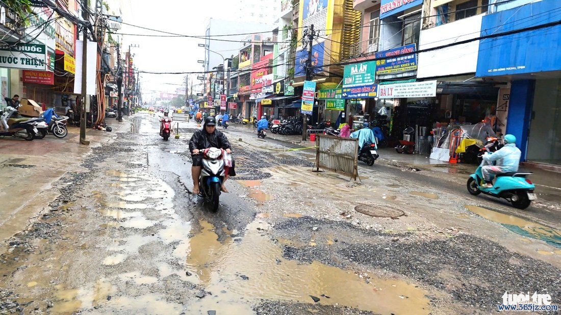 Vì sao công trình đầu năm không làm mà mùa mưa， cuối năm mới thi công? - Ảnh 1.