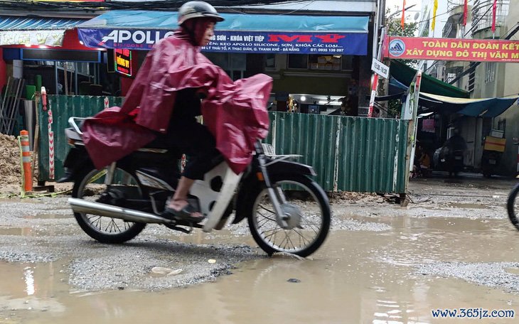 Vì sao công trình đầu năm không làm mà mùa mưa， cuối năm mới thi công? - Ảnh 2.