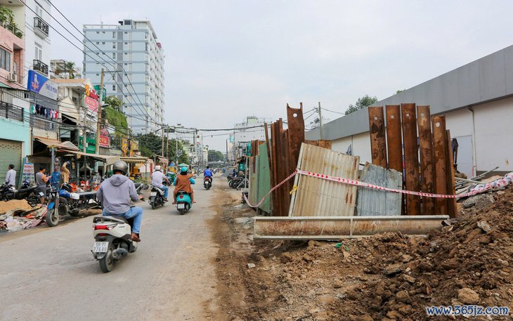 Vào mùa 'lô cốt' cuối năm tại TP.HCM: Sẽ giám sát chặt việc thi công các công trình - Ảnh 2.