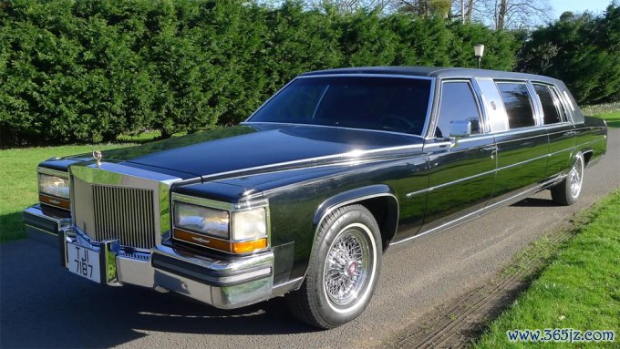 Mẫu Cadillac Trump Golden Series Limousine 1988. Ảnh: Bonhams